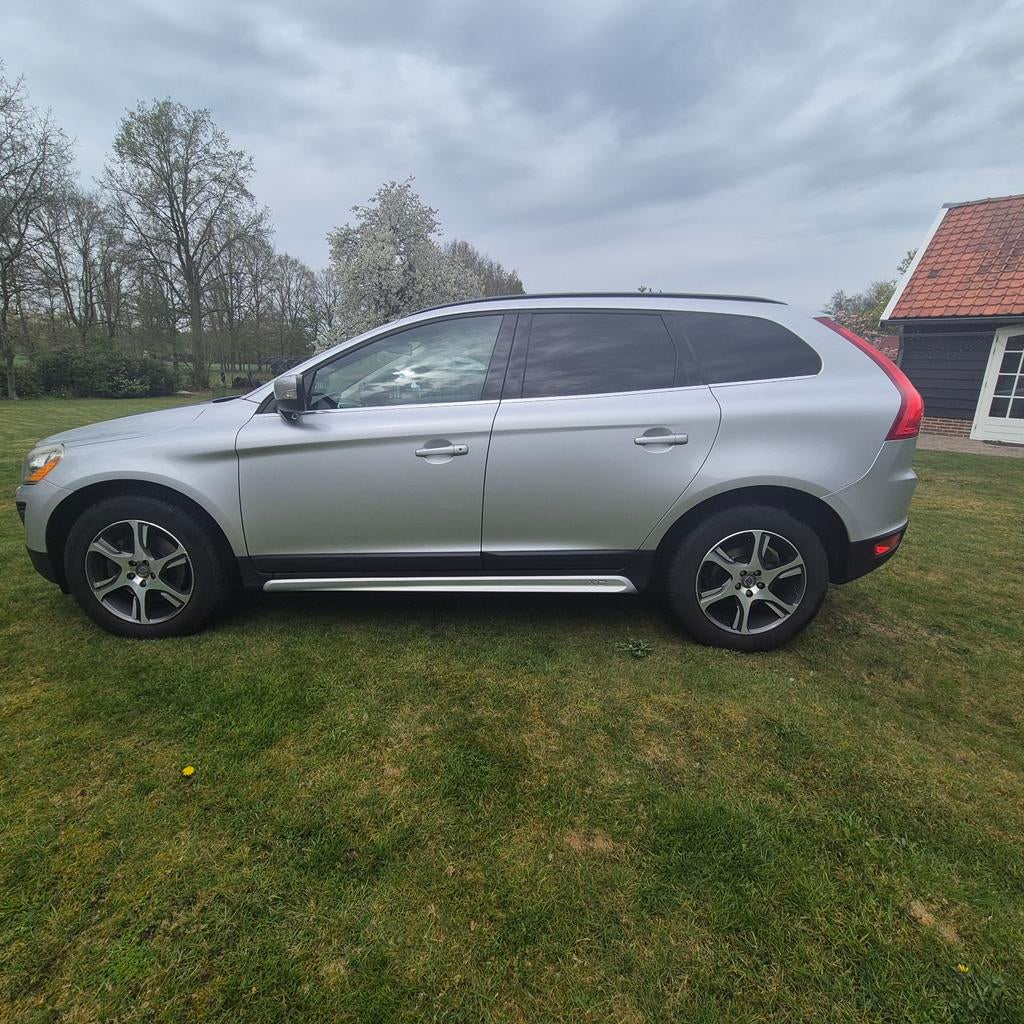 Volvo XC60 D5 Aut6 2012 Grijs, Auto's, Automaat, 15 km/l, Zwart, 2000 kg