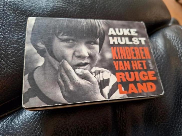 Kinderen van het Ruige Land - Auke Hulst (Dwarsligger), Boeken, Romans, Gelezen, Nederland, Ophalen of Verzenden