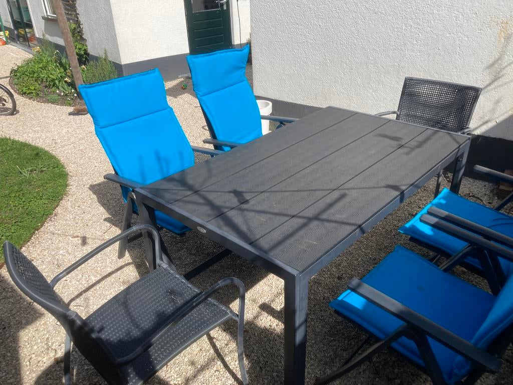 Tuintafel Jutlandia met zes bijpassende stoelen en kussens, Ophalen, Kunststof, Gebruikt, Eettafel