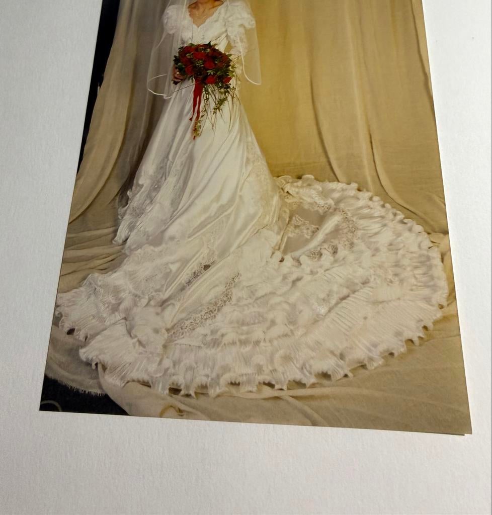Vintage  trouwjurk met lange sleep en pofmouwen, Kleding | Dames, Trouwkleding en Trouwaccessoires, Ophalen of Verzenden, Gedragen