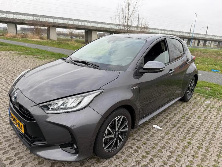 Toyota Yaris 1.5 Hybrid Dynamic 2021 | Dealer onderhouden, Auto's, Toyota, Particulier, Yaris, Achteruitrijcamera, Adaptive Cruise Control
