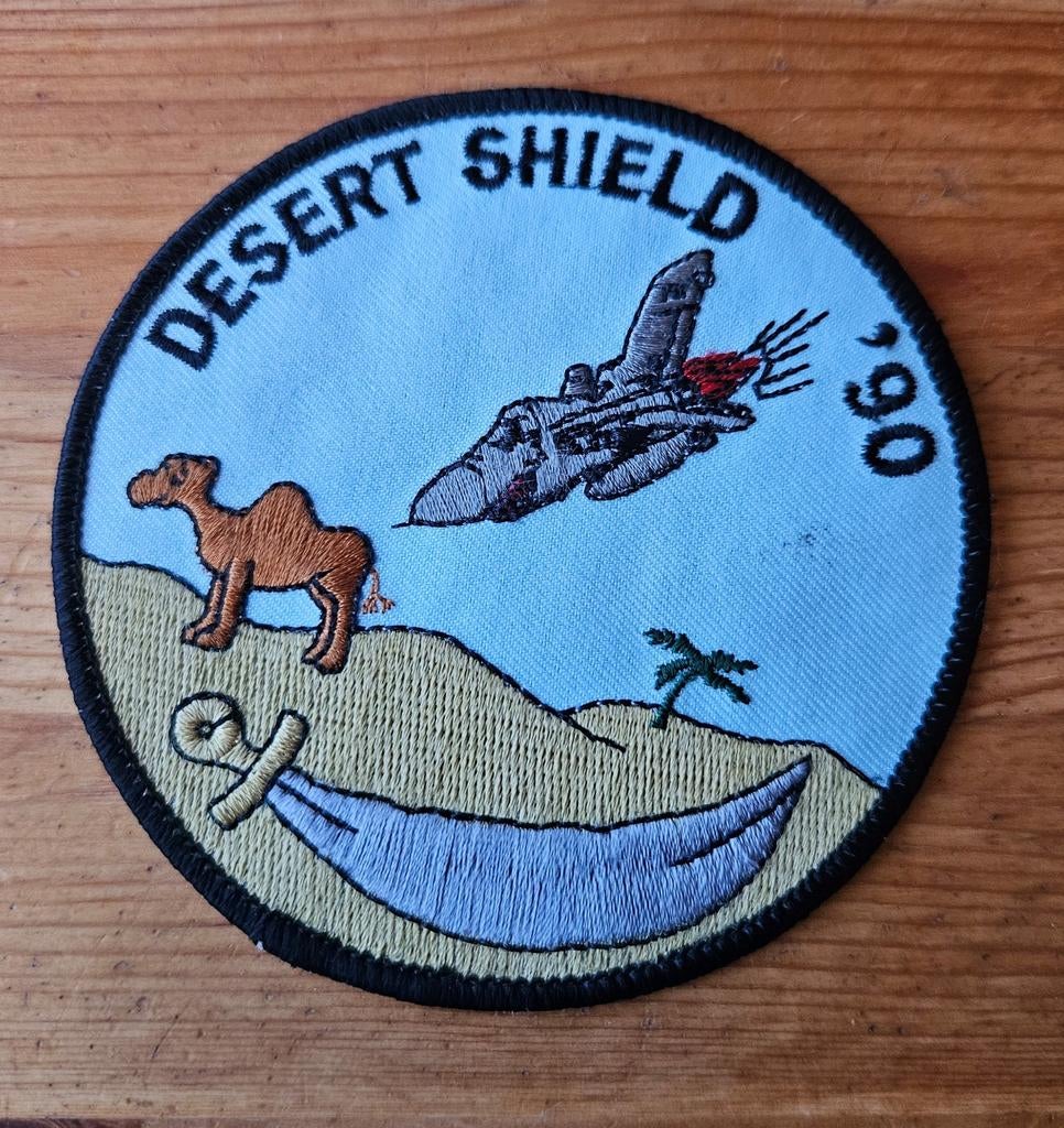 Badge Desert Shield, Verzamelen, Ophalen of Verzenden, Landmacht, Amerika, Embleem of Badge