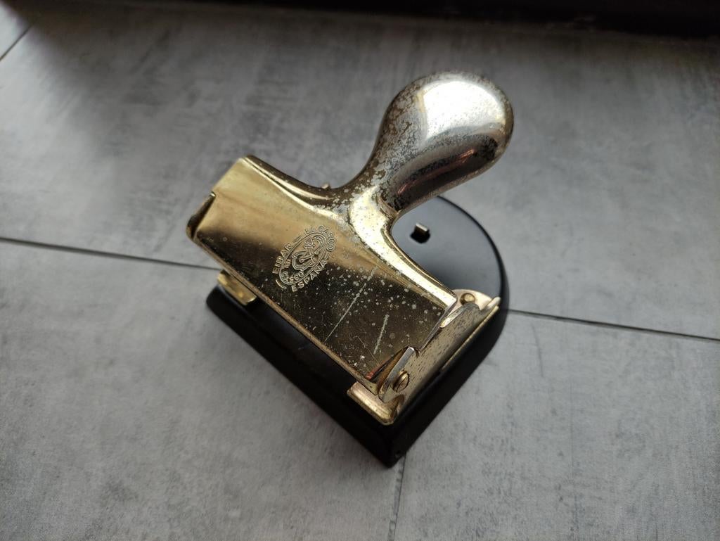 Antieke perforator el casco eibar espana, Ophalen of Verzenden