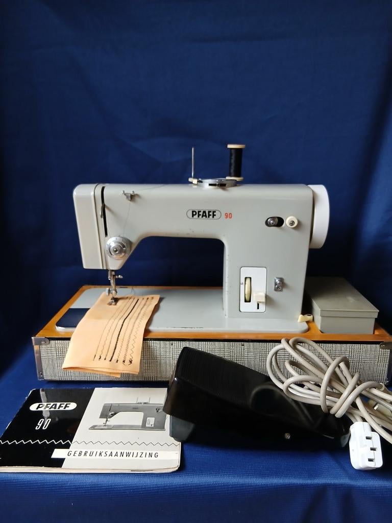 Sterke Pfaff 90 Naaimachine, Hobby en Vrije tijd, Naaimachines en Toebehoren, Ophalen, Gebruikt, Naaimachine, Pfaff