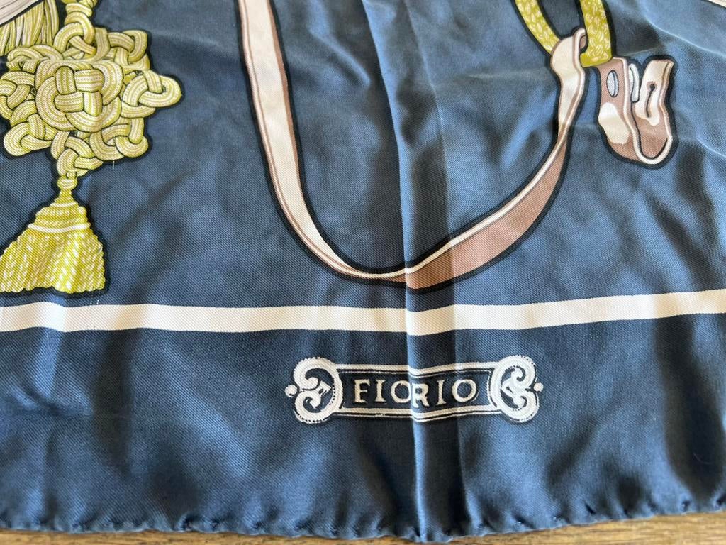 Zijde sjaal FLORIO, Kleding | Dames, Mutsen, Sjaals en Handschoenen, Ophalen of Verzenden, Gedragen, Maat 46/48 (XL) of groter