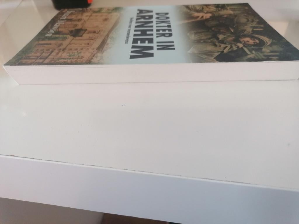 Dokter in Arnhem, Ophalen of Verzenden, Tweede Wereldoorlog, Zo goed als nieuw