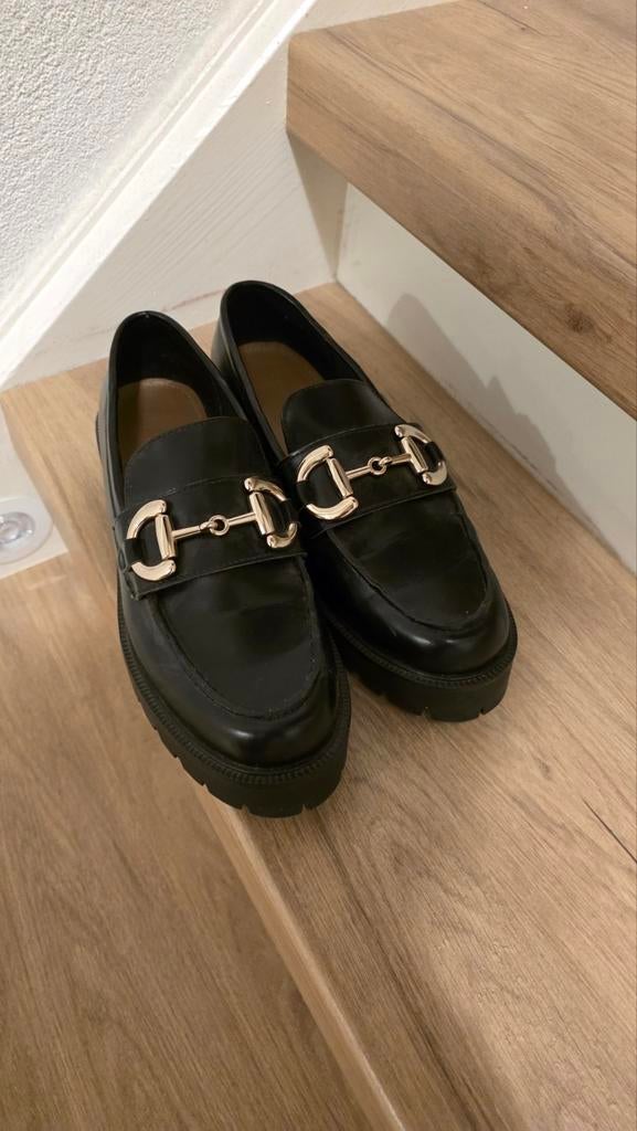 H&M Loafers Maat 40 Vegan Leer met Horsebit Detail, Kleding | Dames, Schoenen, H&M, Ophalen of Verzenden, Zo goed als nieuw, Instappers