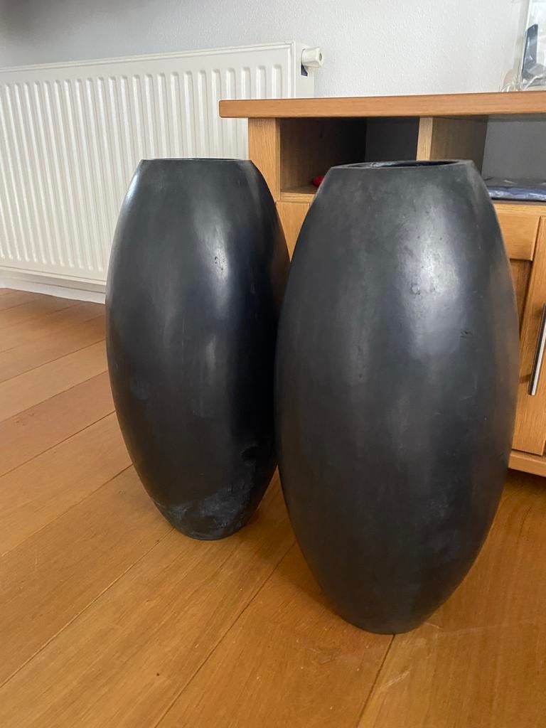 Grote vazen/bloempotten - Set van 2, Huis en Inrichting, Woonaccessoires | Vazen, Steen, Gebruikt, Zwart, Ophalen of Verzenden