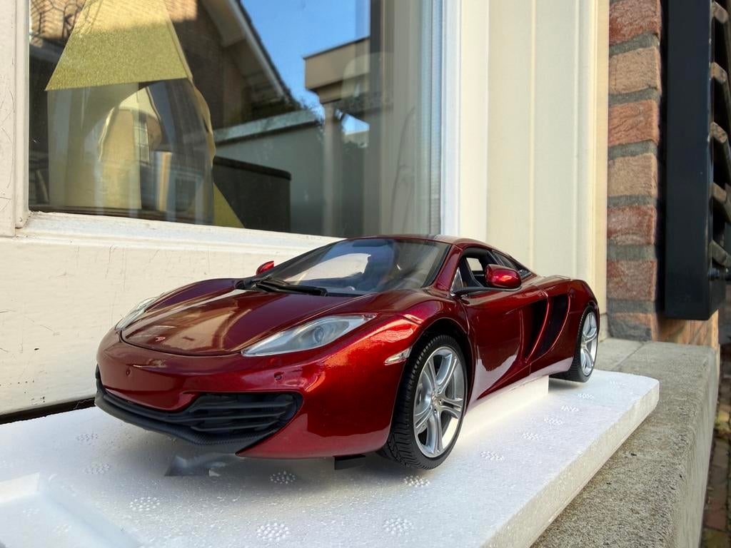 1:18 McLaren MP4-12C rood 2011 Minichamps Limited Ed. 1/750, Minichamps, Auto, Ophalen of Verzenden, Zo goed als nieuw