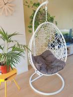 Mooie hangstoel met kussens. Wit, comfortabel en robuust., Huis en Inrichting, Stoelen, Ophalen, Gebruikt, Metaal, Eén