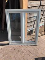 Hardhouten kozijn met 2 draaiende vleugels, Doe-het-zelf en Verbouw, Kozijnen en Schuifpuien, Raamkozijn, Nieuw, Inclusief glas