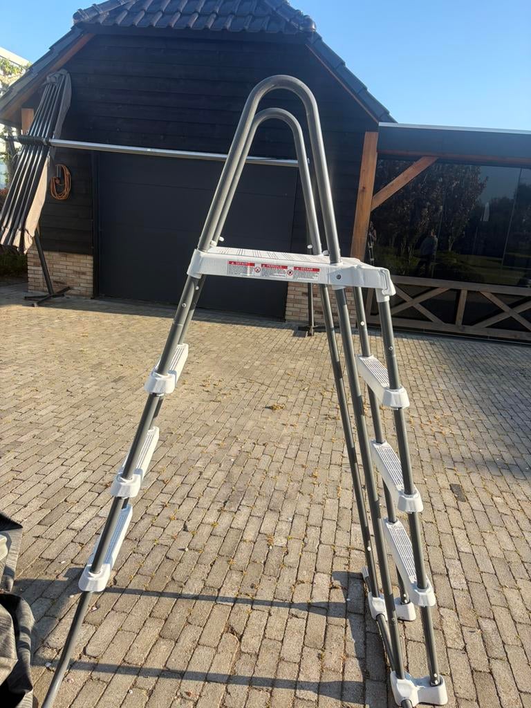 Zwembad trap, Ophalen, Zo goed als nieuw