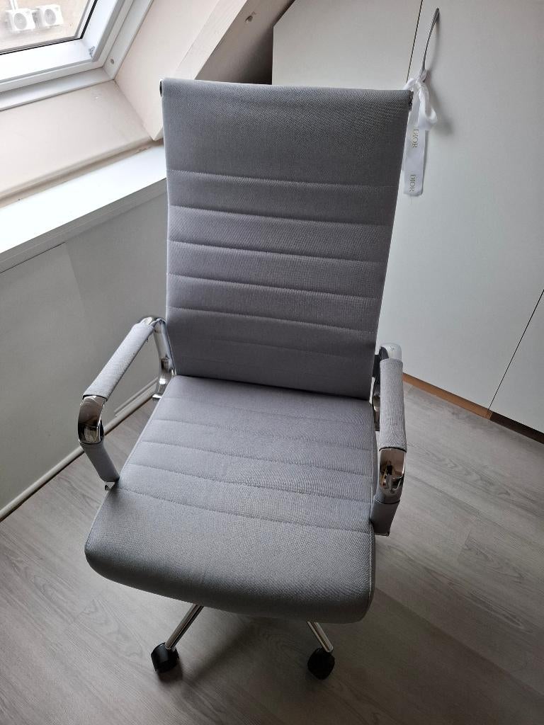 Zeer nette bureaustoel kleur grijs, Ophalen, Zo goed als nieuw, Grijs, Bureaustoel