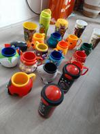 Een stapel kleurrijke drinkbekers voor kinderen, Ophalen of Verzenden, Nieuw