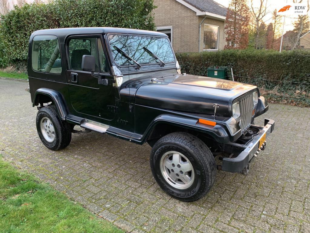 Jeep Wrangler 4.0i LTR Automaat bj 1991, Auto's, Oldtimers, Zwart, Origineel Nederlands, Vierwielaandrijving, Airbags