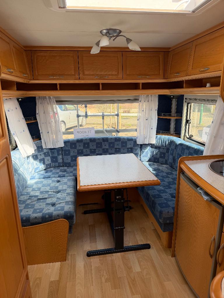 Hobby 30 Prestige 2003, Omvormbare zithoek, Rondzit, Hobby, Particulier