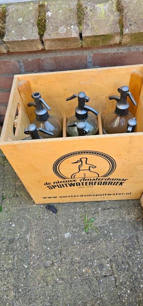 6 Amsterdamse Spuitwaterflessen in krat, Ophalen