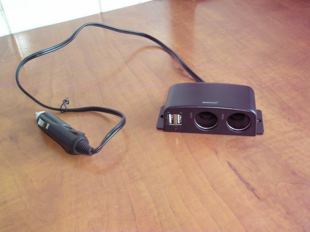 Autolader USB 2x en sigarettenplug 2x ( Quintezz ), Ophalen of Verzenden, Zo goed als nieuw