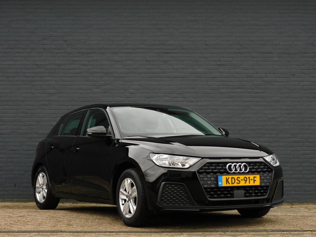 Audi A1 Sportback 25 TFSI edition one 1e EIGENAAR! CARPLAY/A, Auto's, Audi, Stof, Euro 6, Start-stop-systeem, Zwart