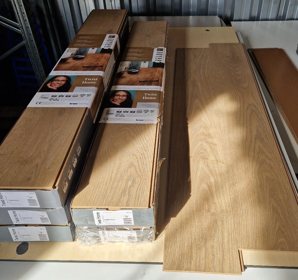 Restpartij 13,5 m2 laminaat Twist Floors TC8097 El Paso Oak., Ophalen, Essebaan 33 2908 LJ Capelle aan den IJssel Nederland, Twist Floors B.V.
