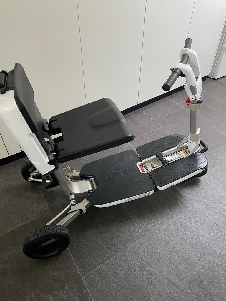 Atto opvouwbare scootmobiel €2250, Ophalen, Zo goed als nieuw, 10 km/u of minder