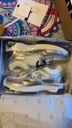 Chanel Runners, Verzenden