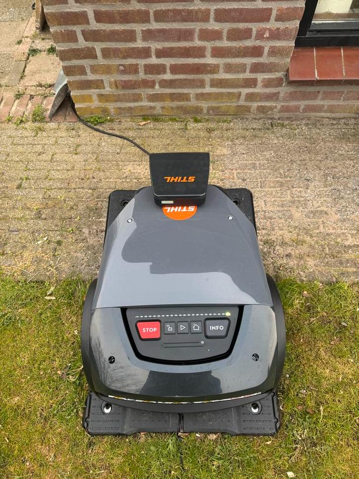 STIHL iMow evo 5.0 Robotmaaier - Z.g.a.n., Tuin en Terras, Robotmaaiers, Zo goed als nieuw, Meer dan 25 cm, Met regensensor, Bestuurbaar via app