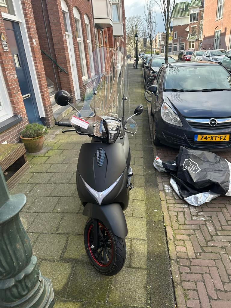 Valexim Special Edition Scooter - Lang Windscherm + Helm, Ophalen, Zo goed als nieuw, Benzine