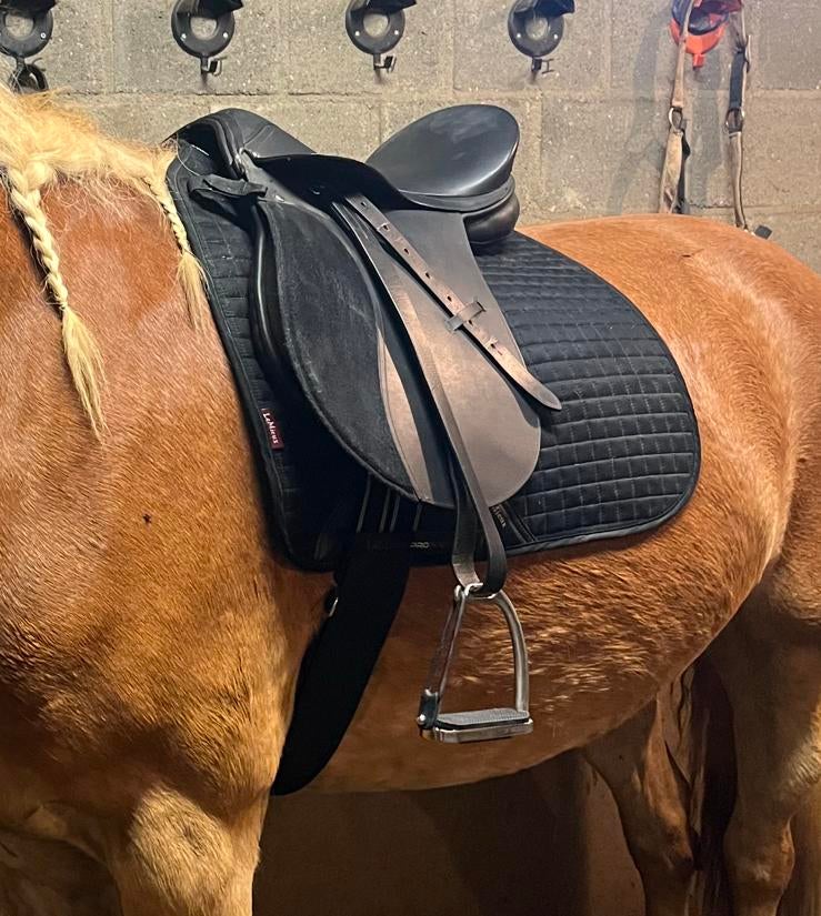Veelzijdigheidszadel brede boom 17inch, Dieren en Toebehoren, Paarden en Pony's | Overige Paardenspullen, Ophalen of Verzenden