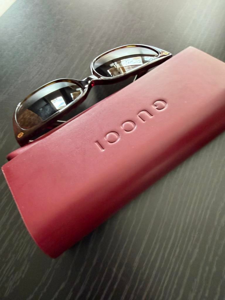 Echte Stijlvolle Gucci zonnebril met etui, Sieraden, Tassen en Uiterlijk, Zonnebrillen en Brillen | Dames, Overige merken, Zonnebril