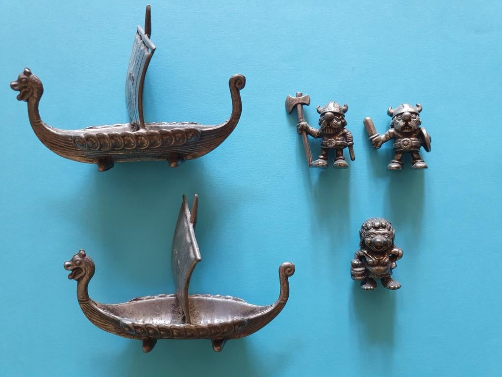 Noors tin 2 vikingscheepjes. 2 vikingen en 1 trol, Ophalen of Verzenden