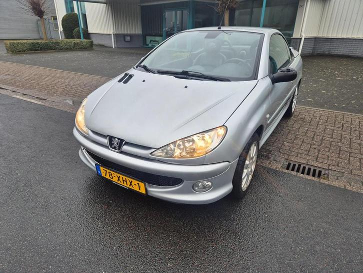 Peugeot 206 CC 1.6-16V CC Quiksilver Cabrio Leer Apk 03-26, Auto's, Peugeot, Bedrijf, Te koop, ABS, Airbags, Airconditioning, Boordcomputer