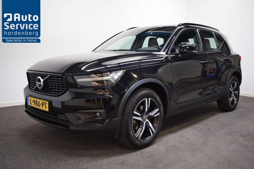 Volvo XC40 T3 163pk AUT8 R-Design/ Trekhaak 1600kg/ Pano dak, Auto's, Volvo, 1525 kg, Gebruikt, Met garantie (alle), Zwart