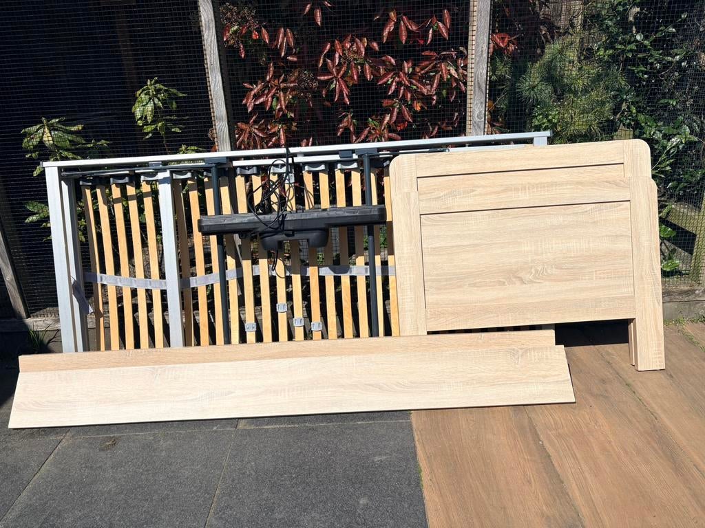 1 persoonsbed (verstelbare lattenbodem), Huis en Inrichting, Slaapkamer | Matrassen en Bedbodems, Ophalen, Zo goed als nieuw, Eenpersoons