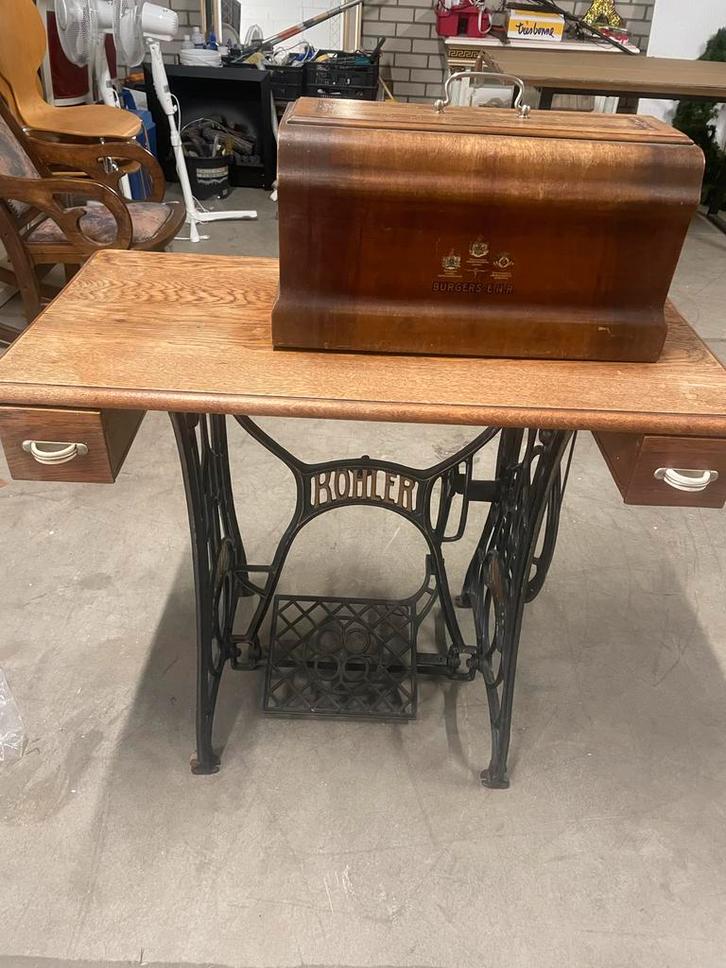 Antieke Kohlers naaimachine met Burgers E.N.R. kast, Antiek en Kunst, Antiek | Naaimachines, Ophalen