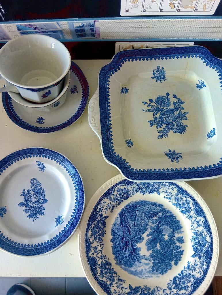 10-delig Engels Servies Wedgwood Springfield & Royal Tudor, Antiek en Kunst, Antiek | Servies los, Ophalen of Verzenden