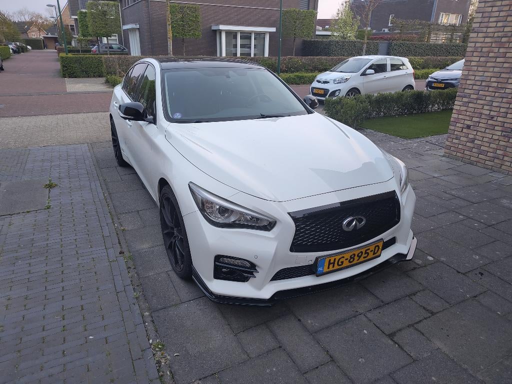 Infiniti Q50 2.0T | 2015 Wit | Trekhaak | Aucar MK6 scherm, Automaat, 4 cilinders, Wit, 102 €/maand