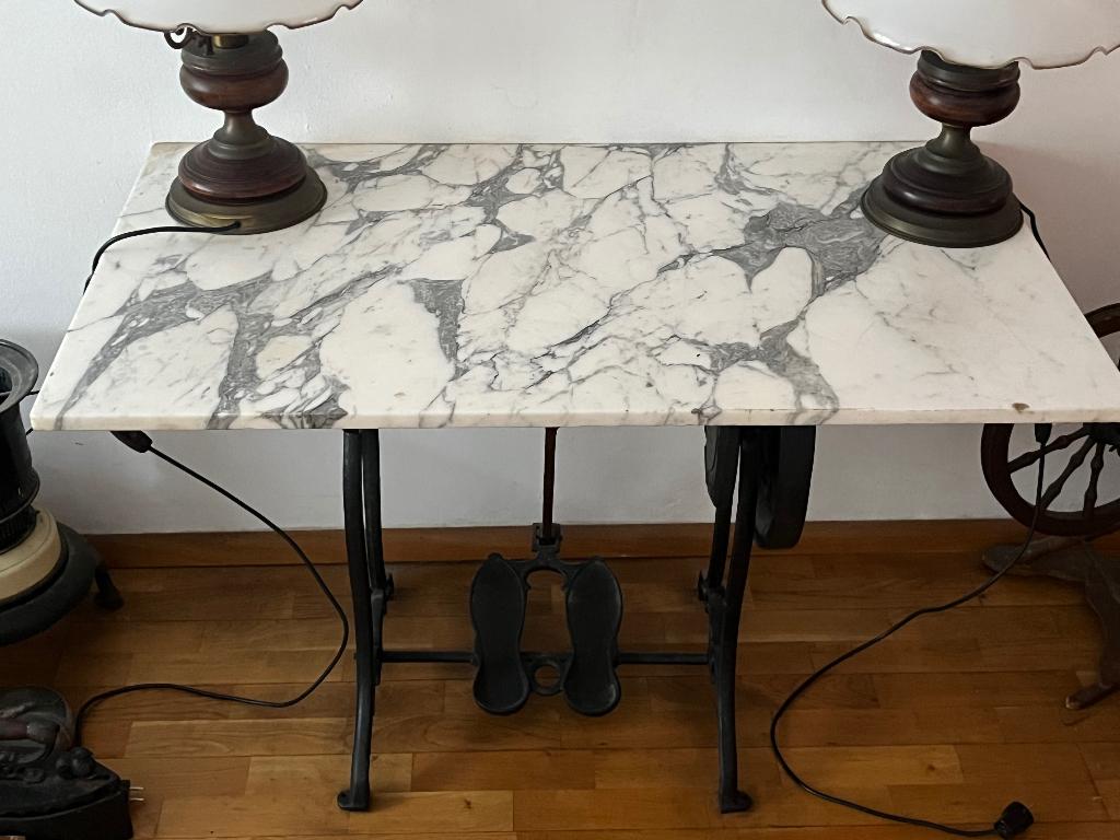 Marmeren tafel met gietijzeren schoenmakers onderstel, Ophalen, Overige materialen, Gebruikt, 100 tot 150 cm