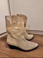 Suède enkellaarsjes 37 beige, Kleding | Dames, Schoenen, Beige, Lage of Enkellaarzen, Ophalen of Verzenden, Zo goed als nieuw