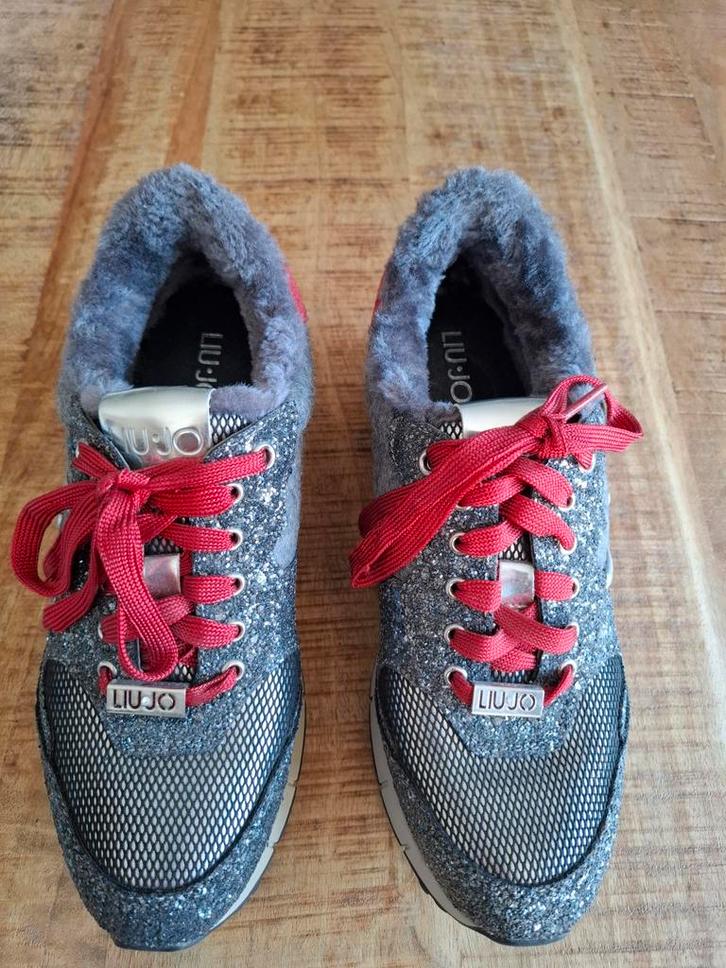 Liu Jo sneakers met glitter en rode veters, Kleding | Dames, Schoenen, Nieuw, Sneakers of Gympen, Grijs, Ophalen of Verzenden