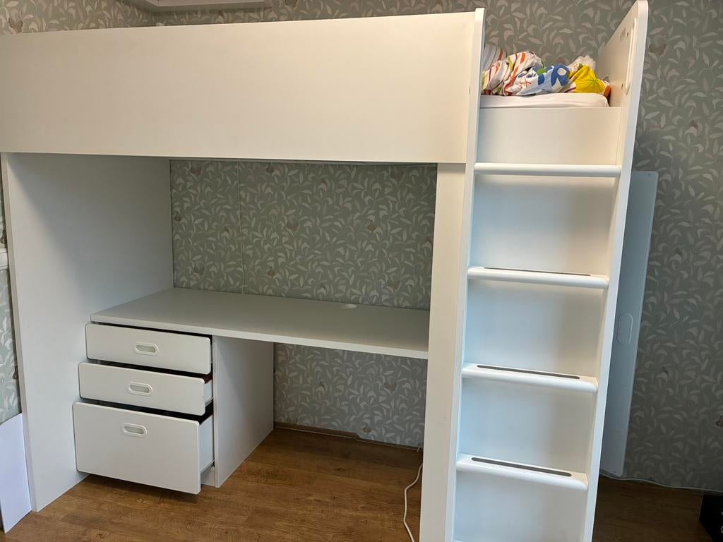Ikea hoogslaper Smastad met bureau, lades, kast én matras, Kinderen en Baby's, Kinderkamer | Stapelbedden en Hoogslapers, Ophalen
