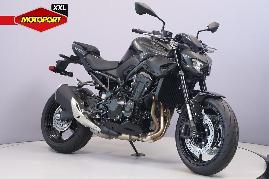 Kawasaki Z900 70KW, Bedrijf, Naked bike