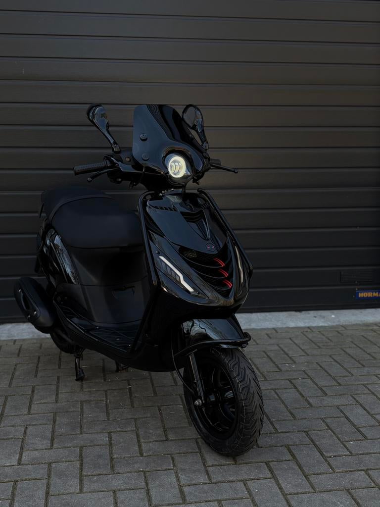 Piaggio zip, Fietsen en Brommers, Scooters | Piaggio, Zo goed als nieuw, Zip, Maximaal 45 km/u, Benzine, Ophalen