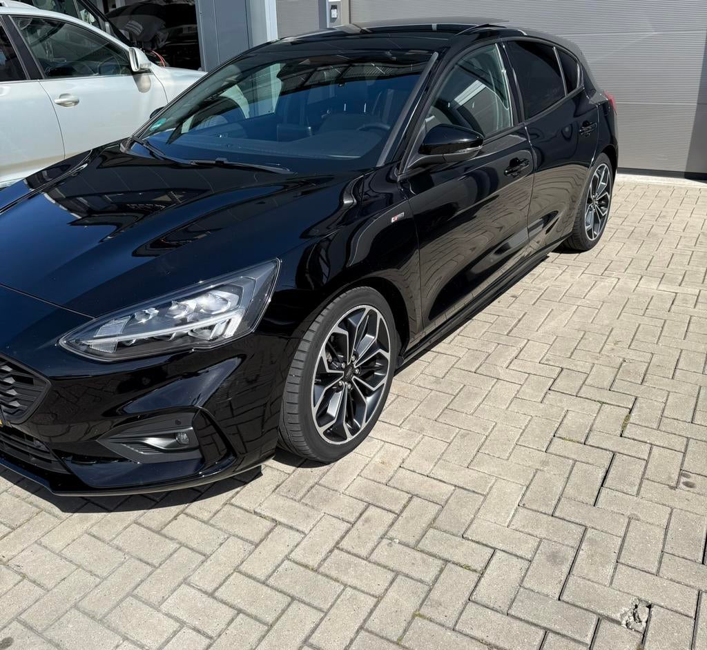 Ford Focus ST-Line 1.0 EcoBoost 125pk (2019) – Zwart, Auto's, 125 pk, Zwart, Origineel Nederlands, Handgeschakeld