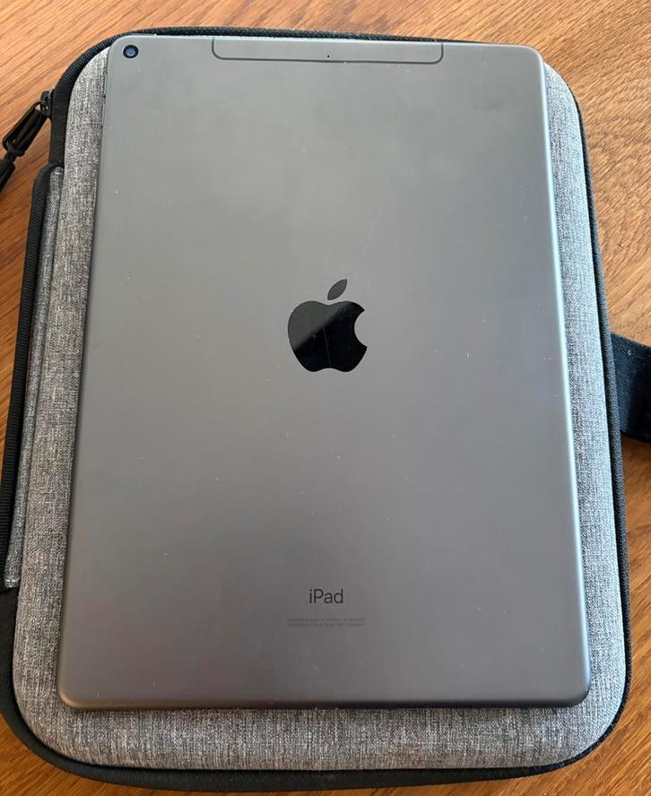 Apple iPad Air 3 - 10.5 inch - WiFi + 4G - 64GB - Space Gray, Computers en Software, Apple Macbooks, Zo goed als nieuw, MacBook Pro