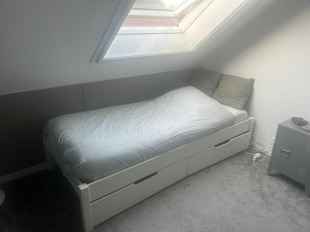 1 persoons houten 90x200 bed met lades en lattenbodem, Ophalen, Gebruikt, 90 cm, Eenpersoons