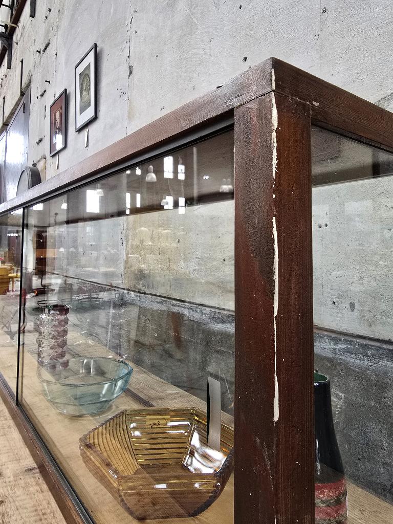 Lage Duitse Toonbank Vitrine | Vintage Winkel Vitrine Kast, Gebruikt, 100 tot 150 cm, Vintage Antiek Landelijk, Minder dan 25 cm