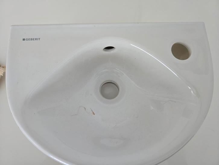 Geberit wastafel met kraan en bevestigingsmateriaal, Doe-het-zelf en Verbouw, Sanitair, Gebruikt, Wastafel, Chroom, Ophalen