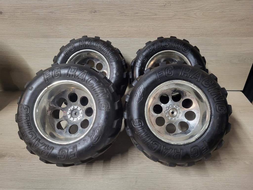Fg monstertruck wielen, Hobby en Vrije tijd, Benzine, Ophalen of Verzenden, Zo goed als nieuw, Onderdeel