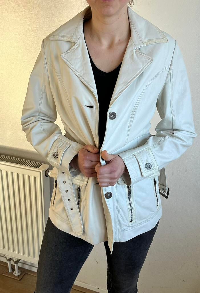 Crèmekleurige leren jas / blazer – maat 38 (merk Kara), Kleding | Dames, Ophalen of Verzenden, Zo goed als nieuw, Maat 38/40 (M)